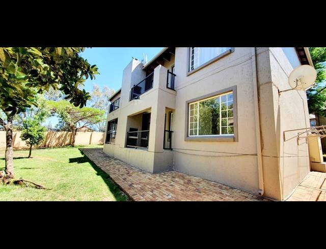 2 BEDROOM APARTMENT FOR SALE IN WILGEHEUWEL